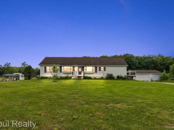 23815 Carleton West Rd, Belleville, MI 48111