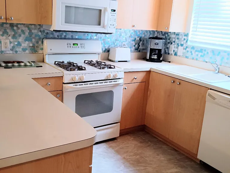 901 Livingston Loop — Photo 2