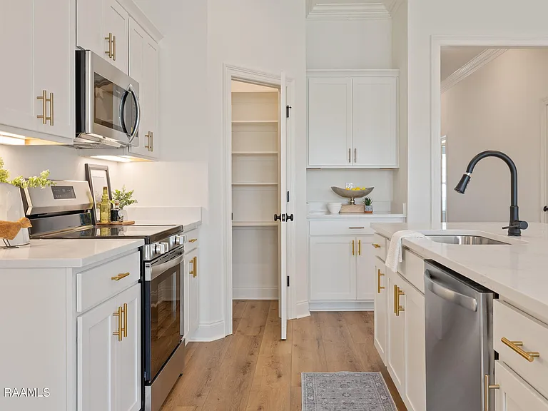 107 Lotus St — Photo 11
