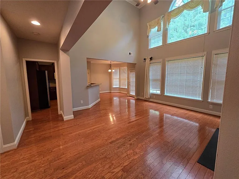 624 Maple Grove Way — Photo 7