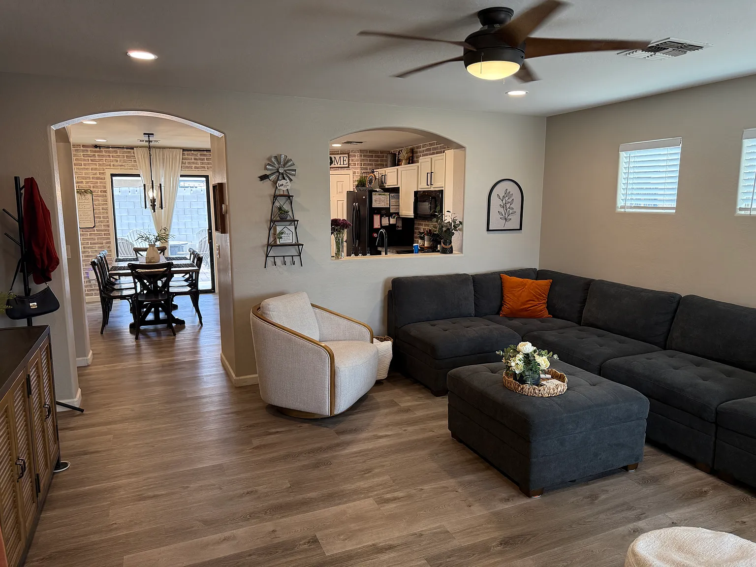 3 bed, 1265 sqft, $2,200 — Photo 4