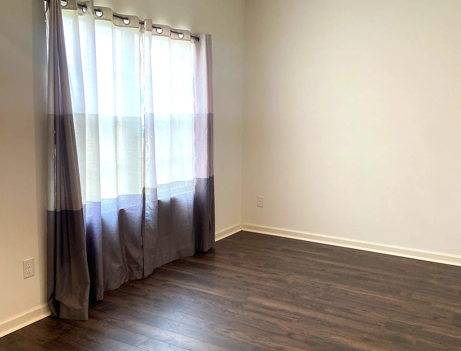5 bed, 2000 sqft, $2,295 — Photo 3