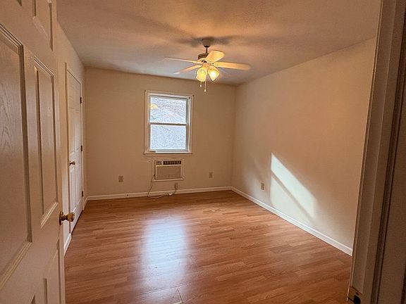 5th image of 12 Vanhorn Dr #3