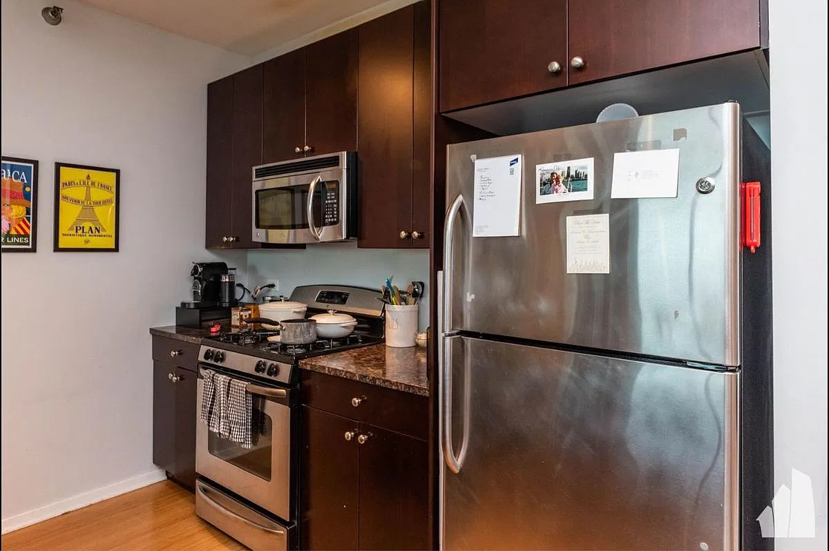 125 S Green St — Photo 4