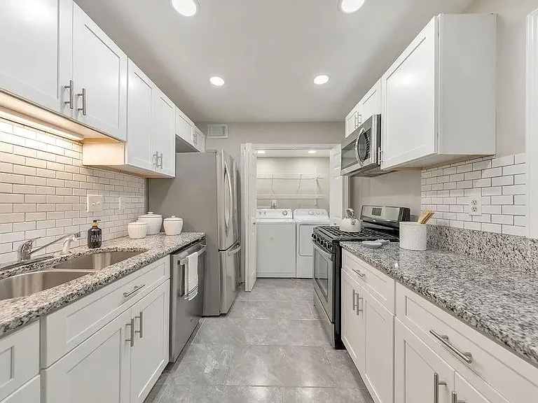 906 Augusta Dr SE #2 — Photo 7
