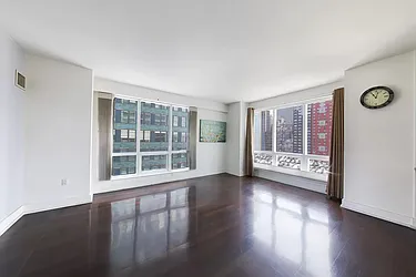 Rented by LEVEN Real Estate