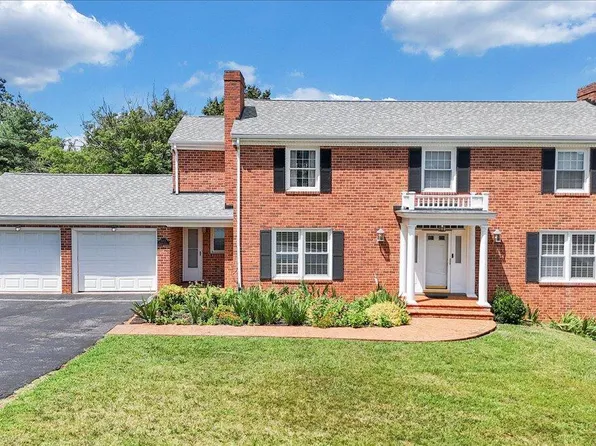 5911 Bighorn Dr, Roanoke, VA 24018