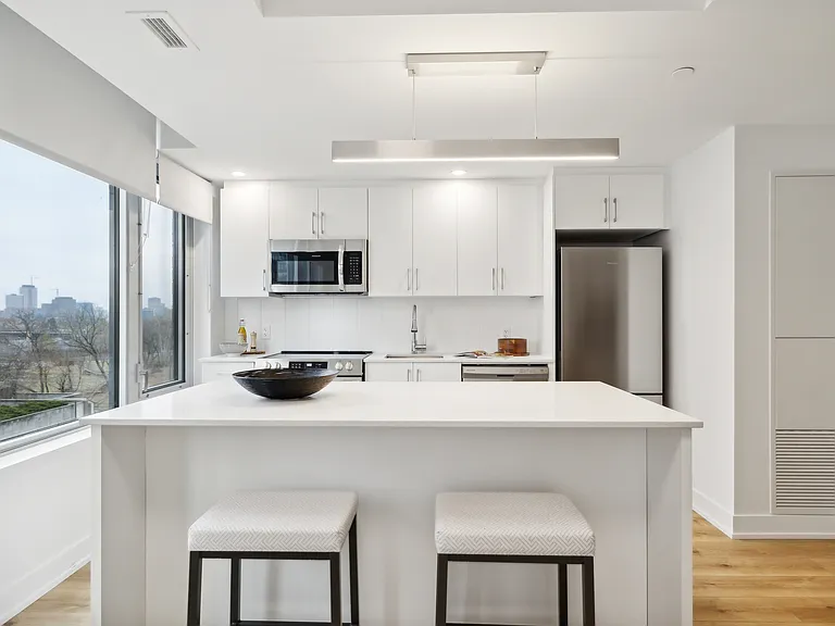 99 Parkdale Ave — Photo 40