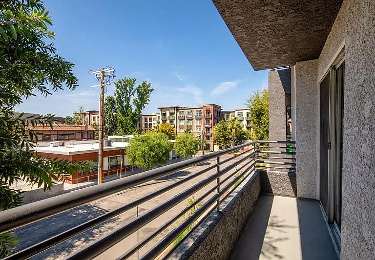 Warner Pointe — Photo 33