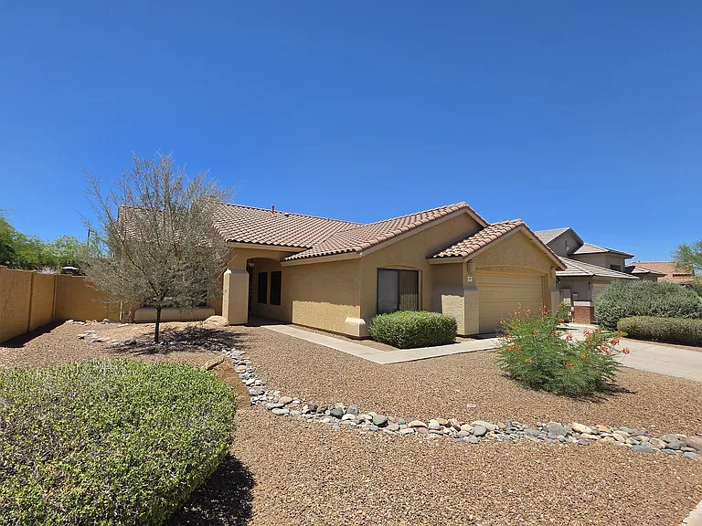 4307 E Williams Dr — Photo 2