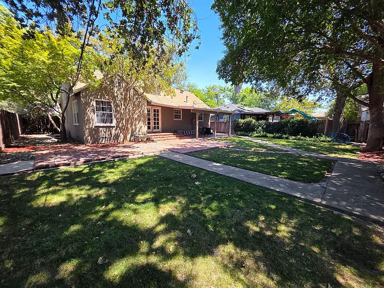 221 Oakshire Ave — Photo 31