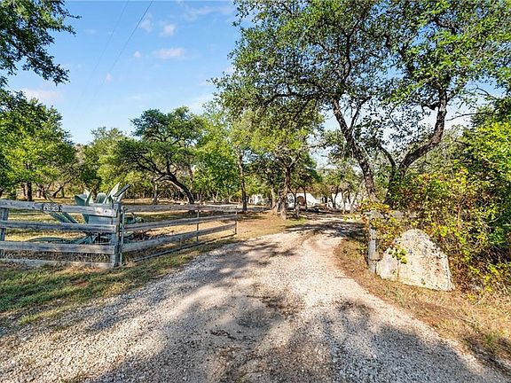 2nd image of 400 Live Oak Trl