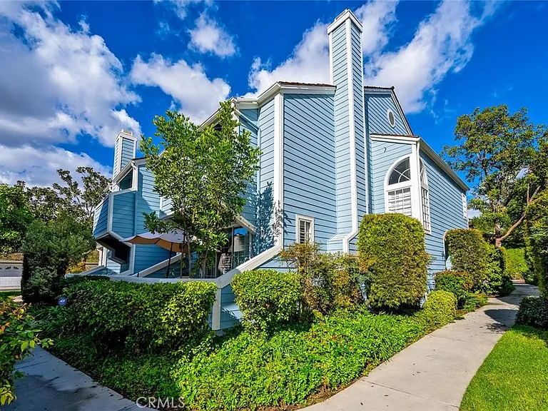 620 Holbrook Ct — Photo 1