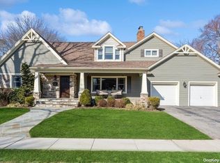 202 Wellington Rd, Garden City, NY 11530