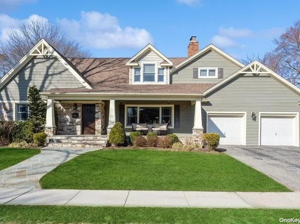 202 Wellington Road, Garden City, NY 11530