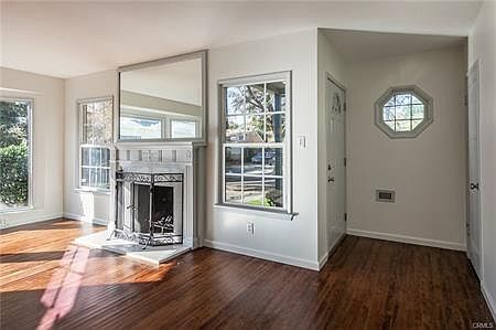 3rd image of 1821 Valencia Ave