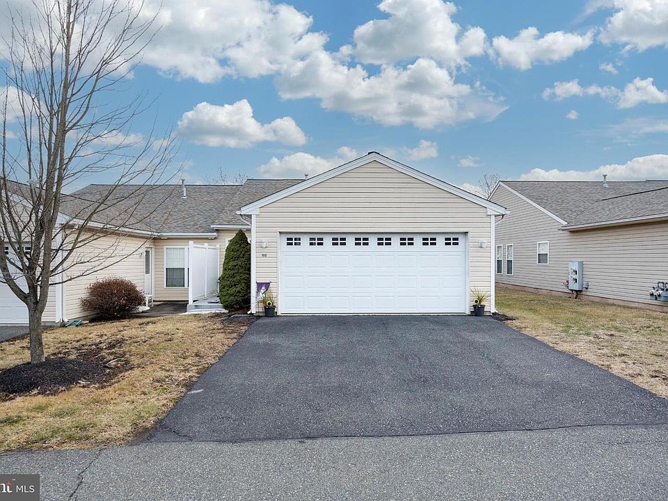 1st image of 102 W Harmony Dr