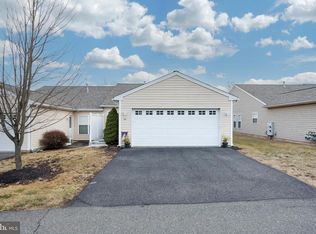 102 W Harmony Dr, Pottstown, PA 19464