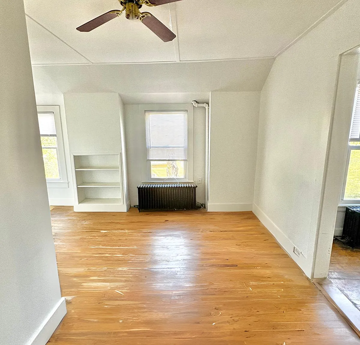 3 bed, $1,900 — Photo 3