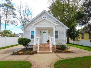 264 Sherman St, Westbury, NY 11590