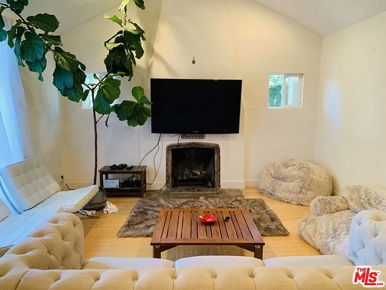 101 N La Peer Dr — Photo 23