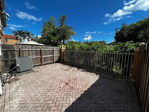 2nd image of 11450 NW 60th Ter APT 291