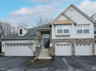 218 Shadow Creek Cir, Vernon Hills, IL 60061