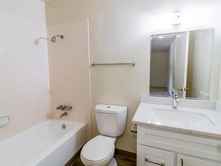 Terra Linda Manor — Photo 7