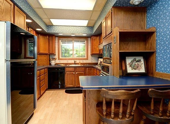 The spacious Country Kitchen was remodeled in the 1980's, and in