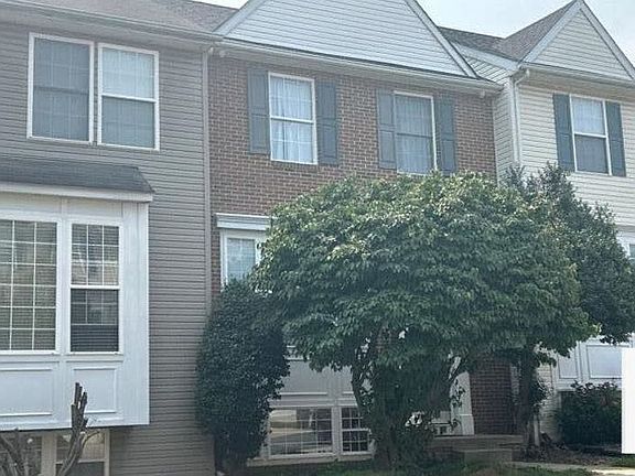 3rd image of 18205 Coachmans Rd