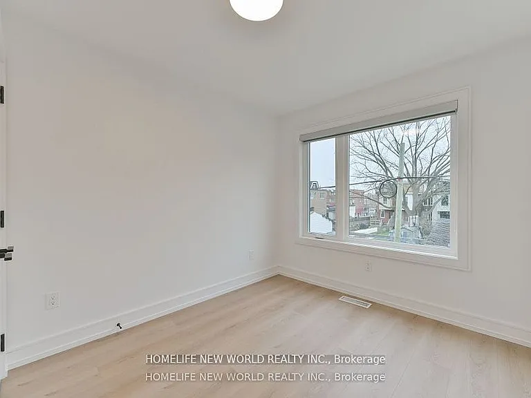 995 Dufferin St #LANEWAY — Photo 22
