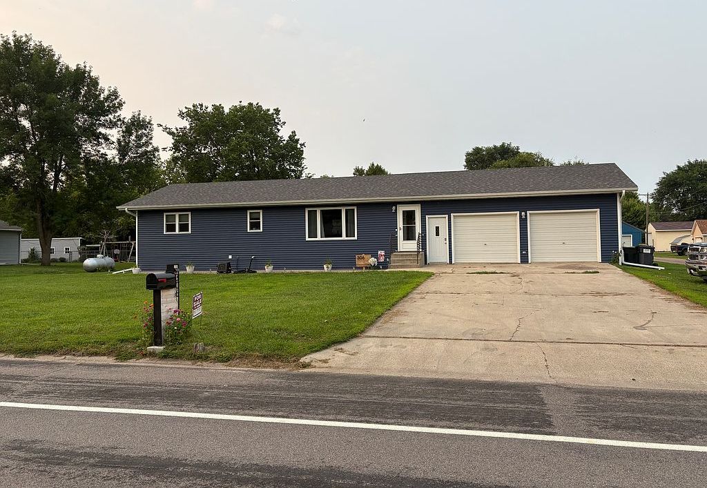 306 W 4th St - Property Image