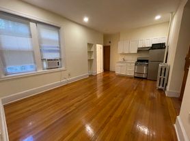 Englewood Avenue #5, 5