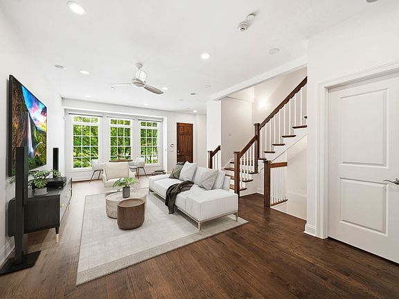 3rd image of 865 Laurel Ave