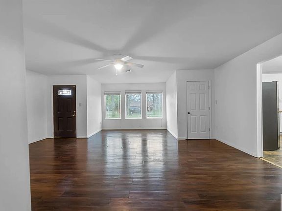 2nd image of 12 Hickory Oak Ln
