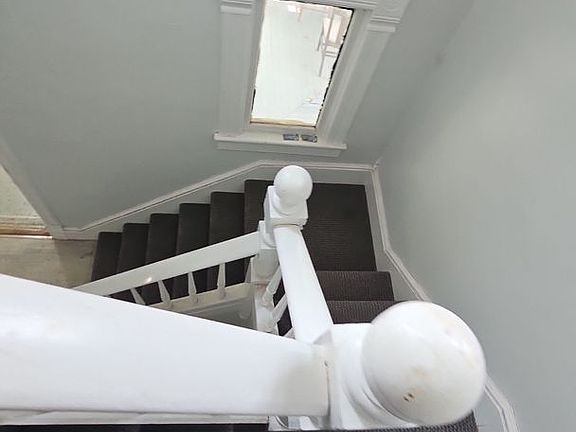 4th image of 1024 E Burlington St #1/2