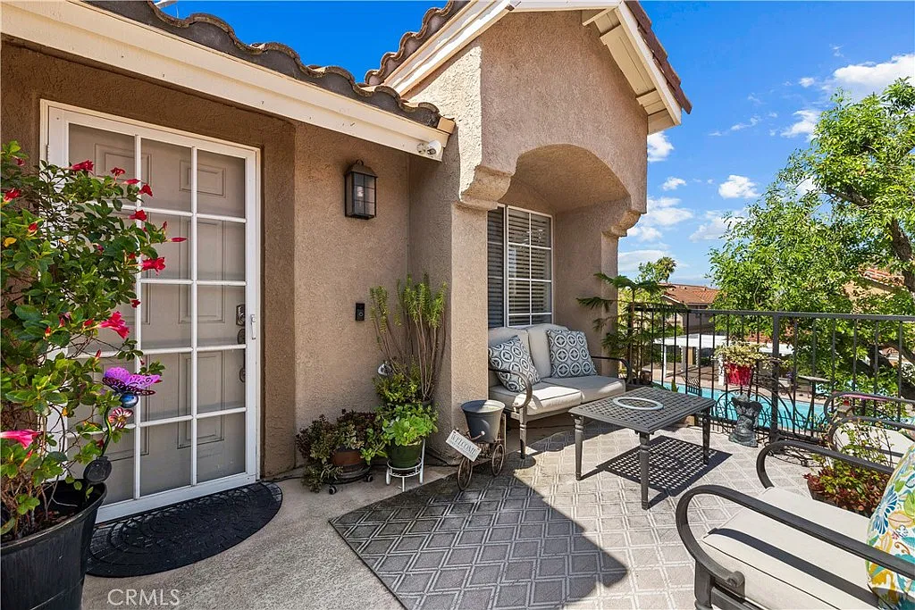 2 bed, 900 sqft, $3,100 — Photo 2