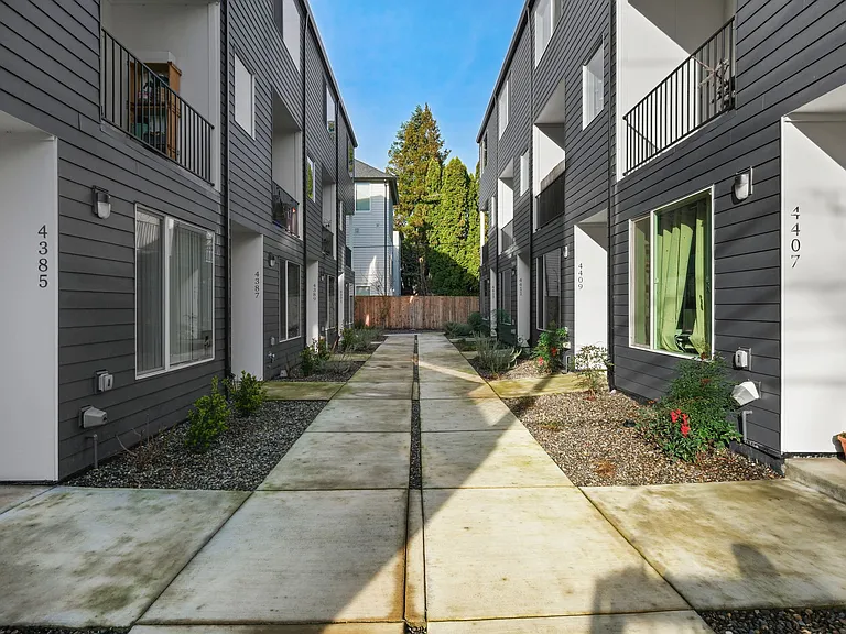 Vancouver Townhouses — Photo 35