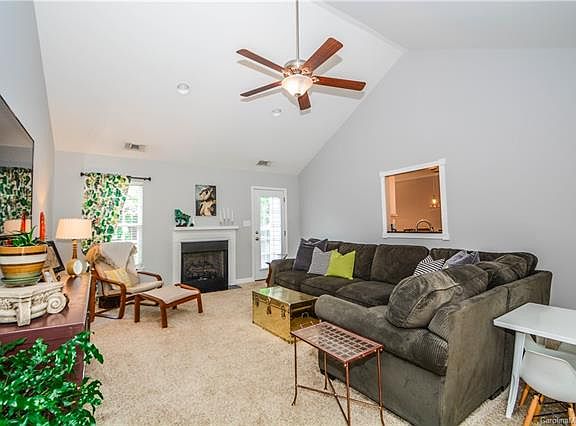 3rd image of 404 Deerfield Dr