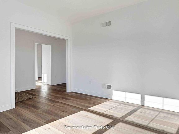 4th image of 14 Walton Hill Cir