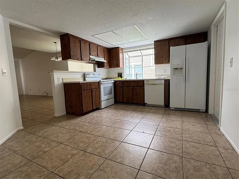 2352 Pebble Brook Rd — Photo 7