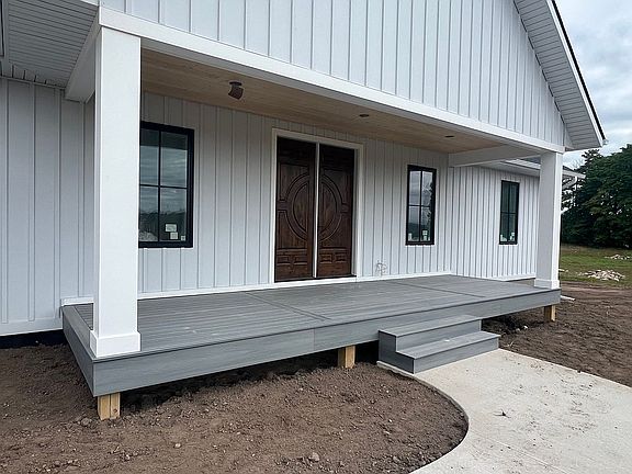3rd image of 1827 Farmview Ln