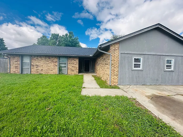 11701 N Lee Ave — Photo 3