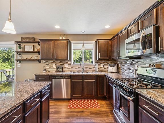 5th image of 102 Bentwood Dr
