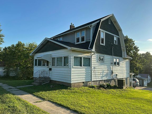 2nd image of 106 SE Mill St