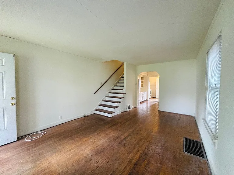 513 Progress St NE — Photo 5