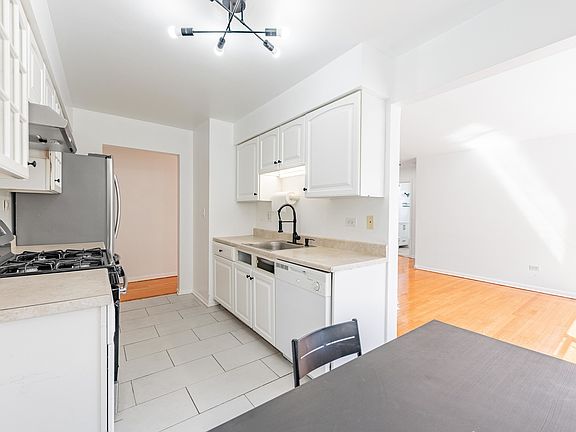 5th image of 39 W Conti Pkwy APT 1s