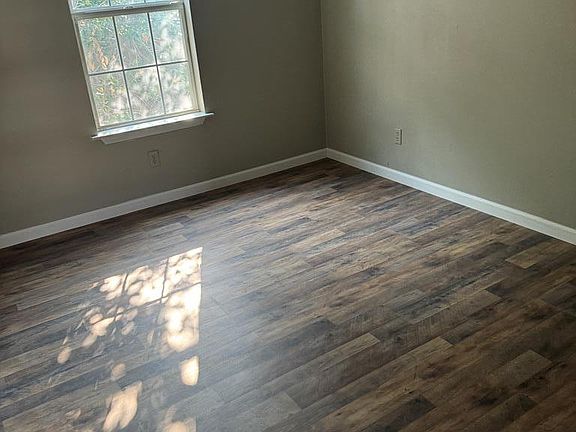 2nd image of 2117 Woodlawn Dr