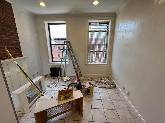 4th image of 324 W 43rd St APT 5B