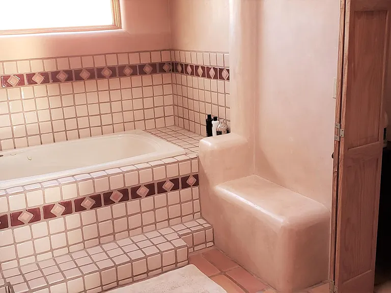 Jacuzzi tub & in-unit washer + dryer
